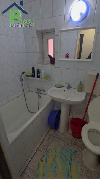 Brancovenau, str. Melinesti, apartament 2 camere 31 mpu, decomandat